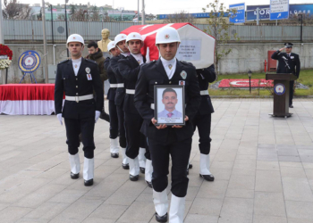Depremde hayatını kaybeden polis için tören
