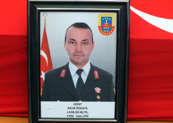 Depremde ölen astsubaya kızlarından veda