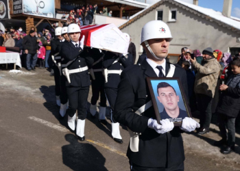 Depremde ölen polis memuru ve kızı defnedildi