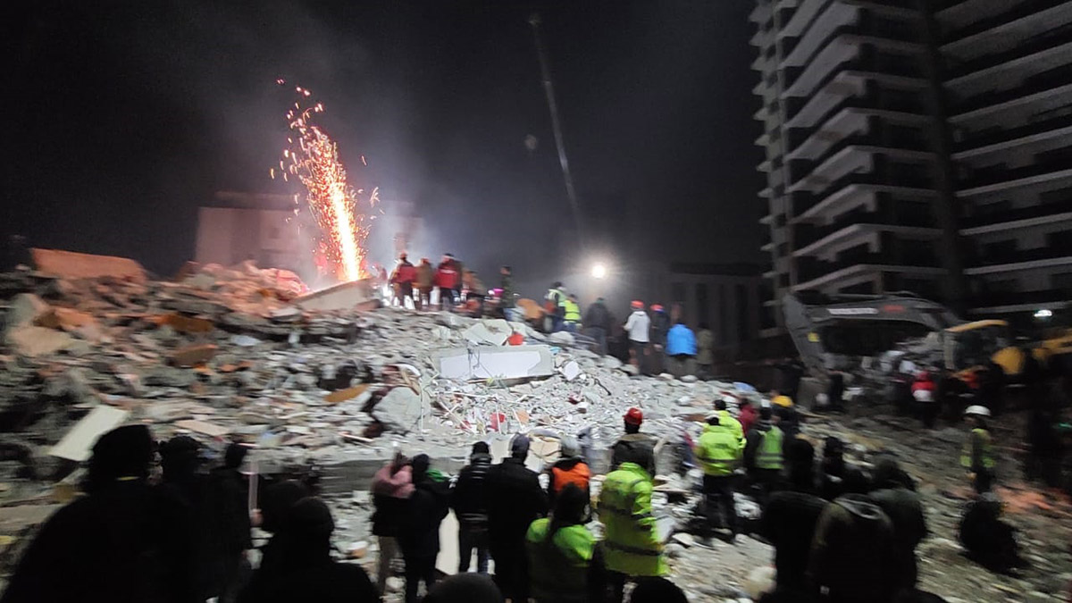 Depremin 5'inci gününde zamana karşı yarış