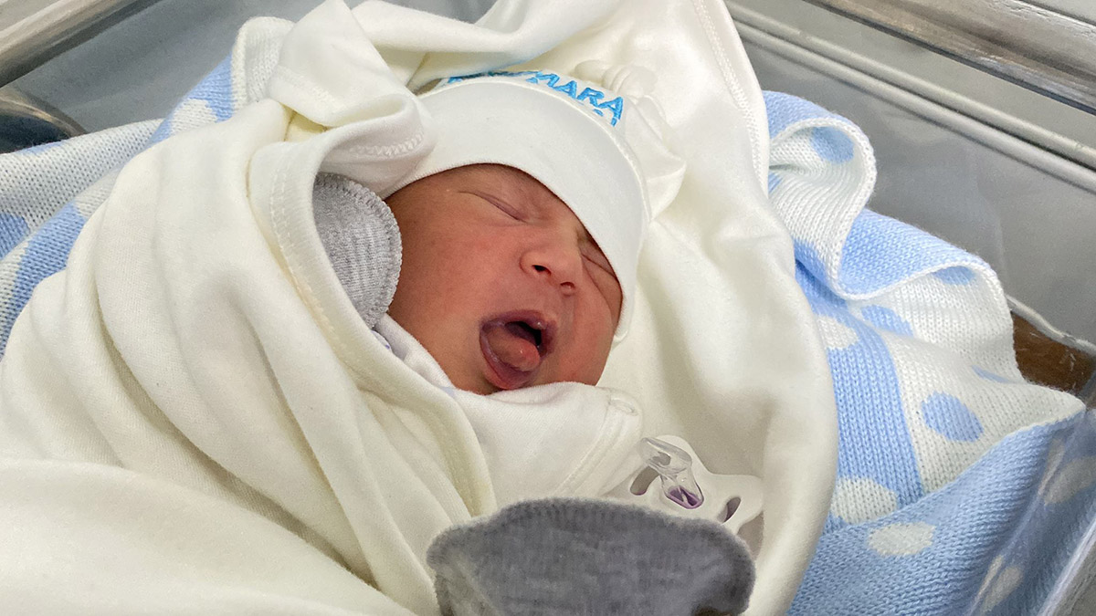 Depremzede çift bebeklerine 'Umut' adını verdi