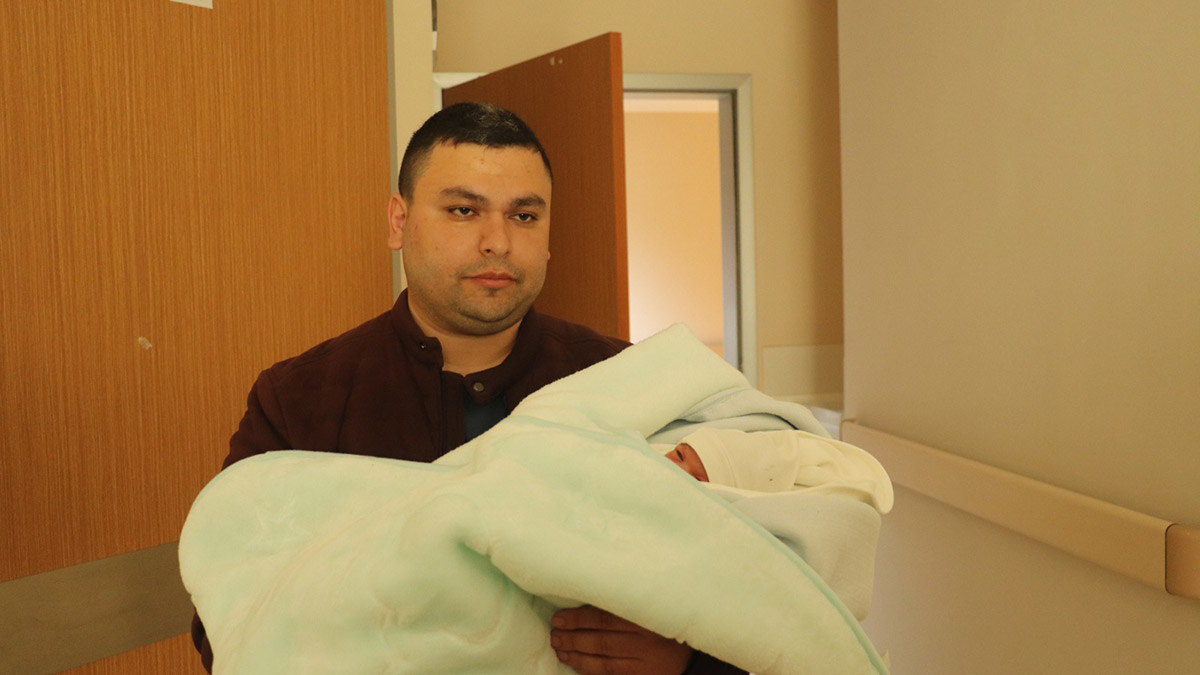 Depremzede çiftin ilk çocuğu Zonguldak'ta doğdu