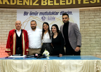 Depremzede çiftler, Mersin'de evlendi
