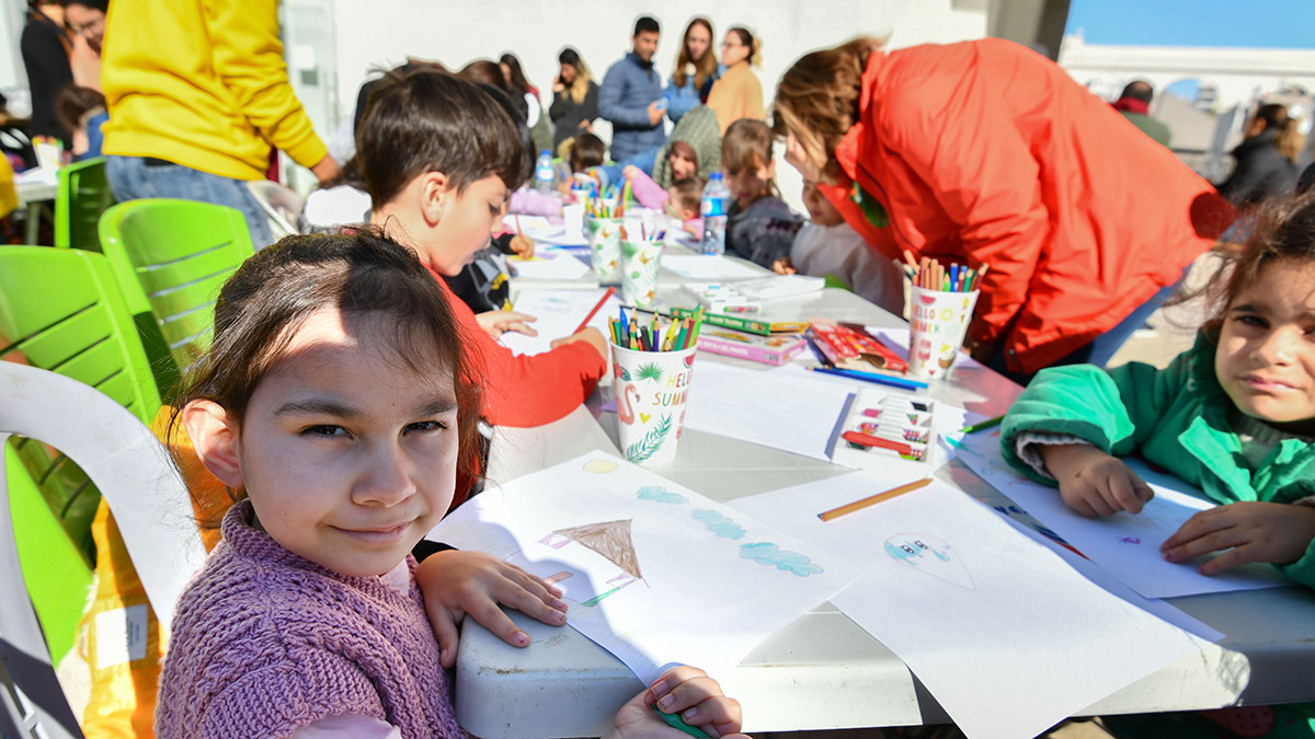 Depremzede çocuklar rengarenk 'sağlam ev' çizdi
