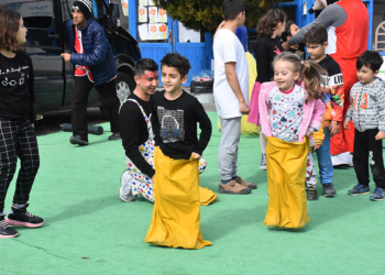 Depremzede çocuklara eğlenceyle terapi