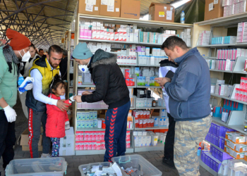 Depremzede eczacılar, konteyner eczane kurdu
