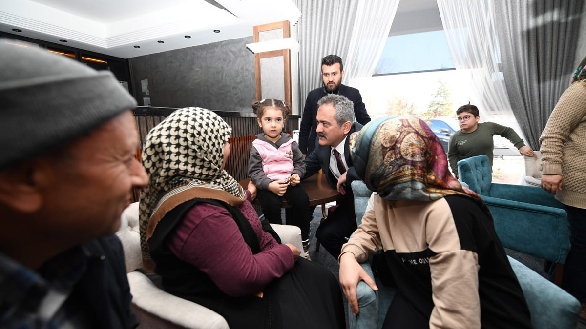 Depremzede öğretmenlerin nakilleri başlıyor