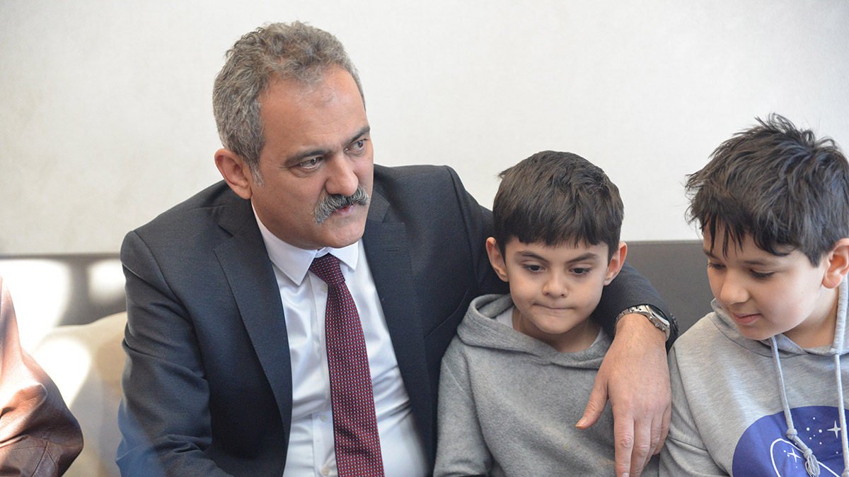 Depremzede öğretmenlerin nakilleri başlıyor