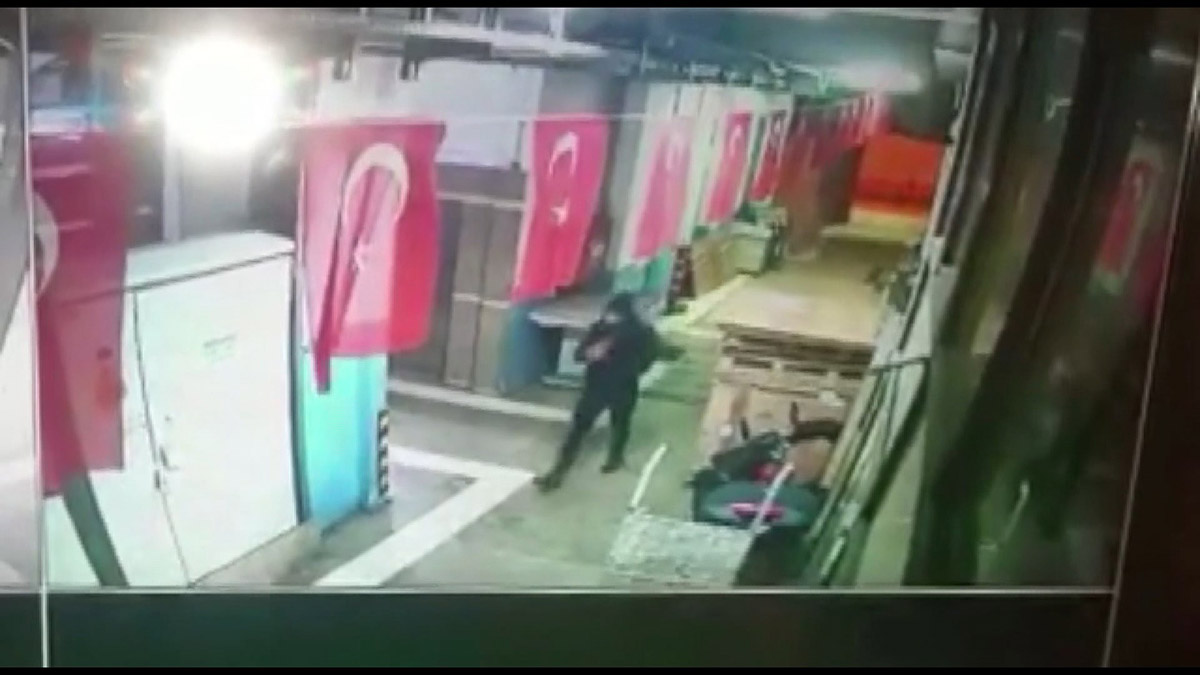 Depremzedeler için toplanan yardımlar çalındı