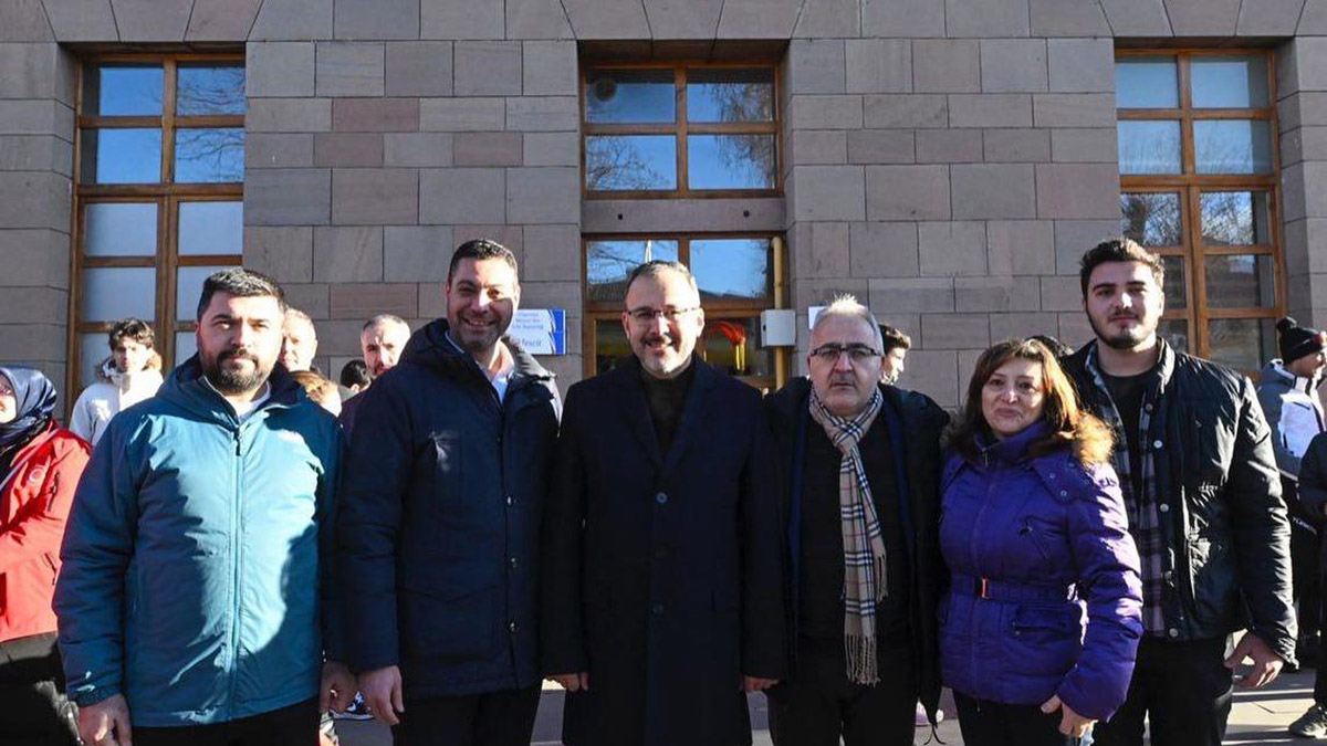 Depremzedeler yararına gösteri maçı düzenlenecek