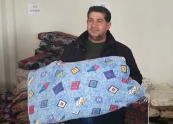 Depremzedeye verilen yastıktan altın çıktı