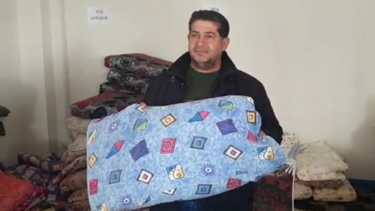 Depremzedeye verilen yastıktan altın çıktı