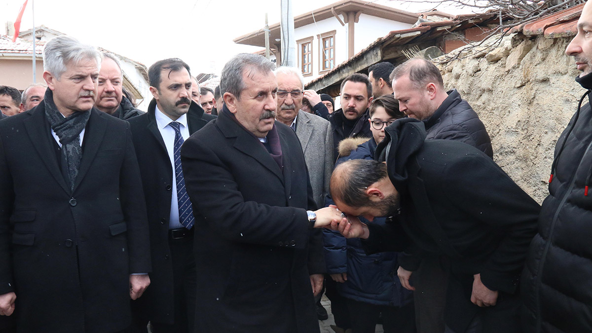 Destici'nin babasının cenazesi, evine getirildi