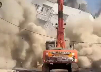 Diyarbakır'da 8 katlı bina yıkım sırasında çöktü