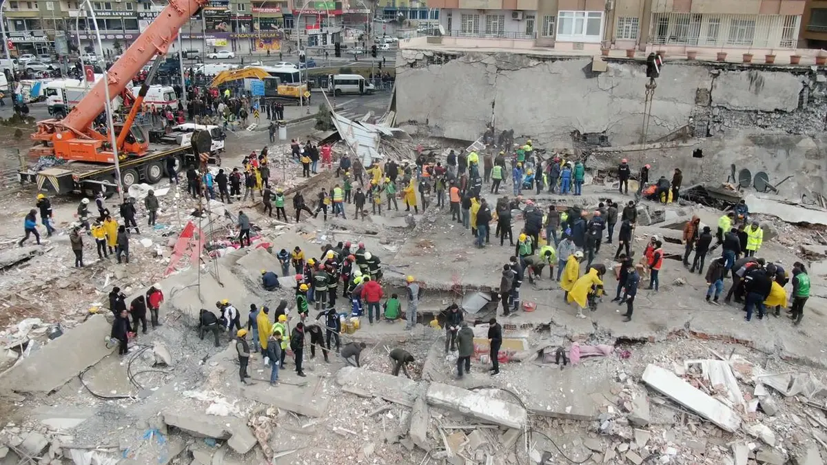Diyarbakirda depremin verdigi hasar goruntulendia - yaşam - haberton