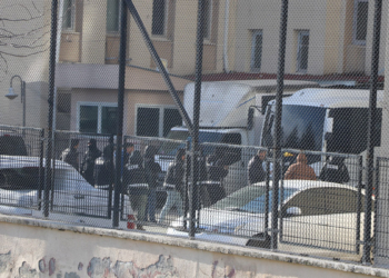 Diyarbakır'da yıkılan bina sorumluları adliyede