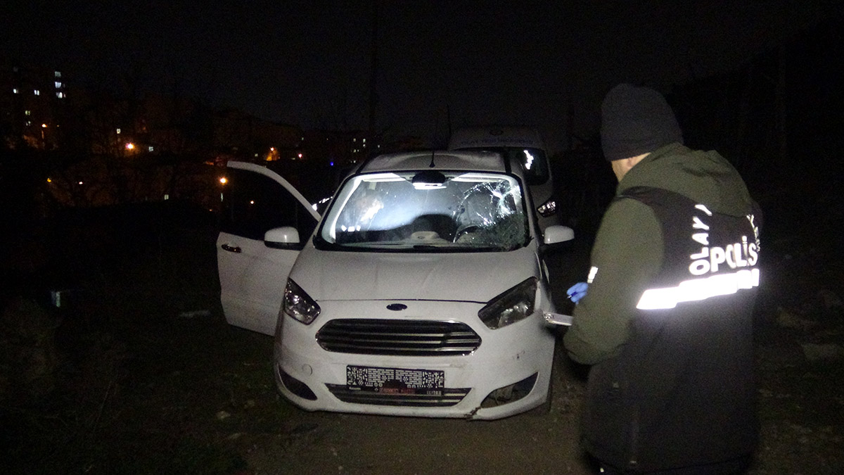 'Dur' ihtarına uymadı, polise çarparak kaçtı