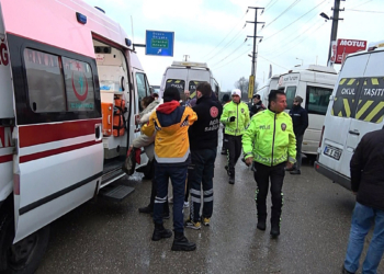Düzce'de zincirleme kaza: 15 işçi yaralı