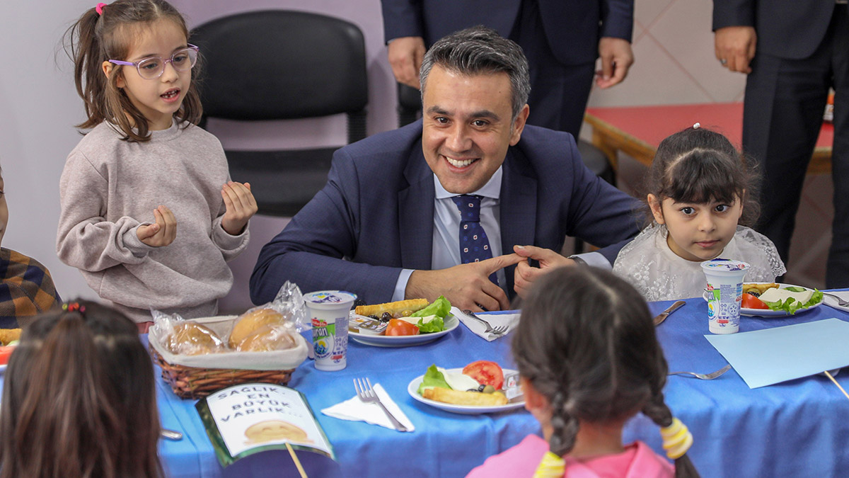 Eğitimde ücretsiz yemek uygulaması başladı