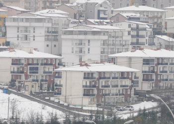 Emlakçılar depremzedeler için 100 ev hazırlandı