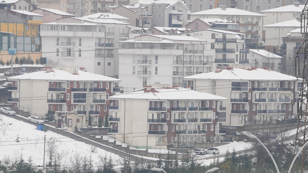 Emlakçılar depremzedeler için 100 ev hazırlandı