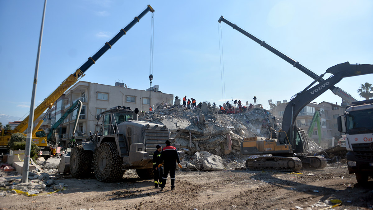 Enkaza dönen'Eda Apartmanı'nda umutlu bekleyiş