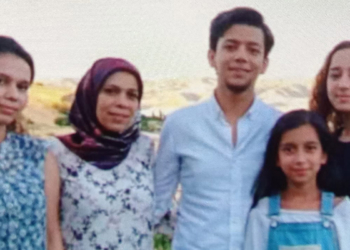 Enkazda ölen anne ve 3 kızı toprağa verildi