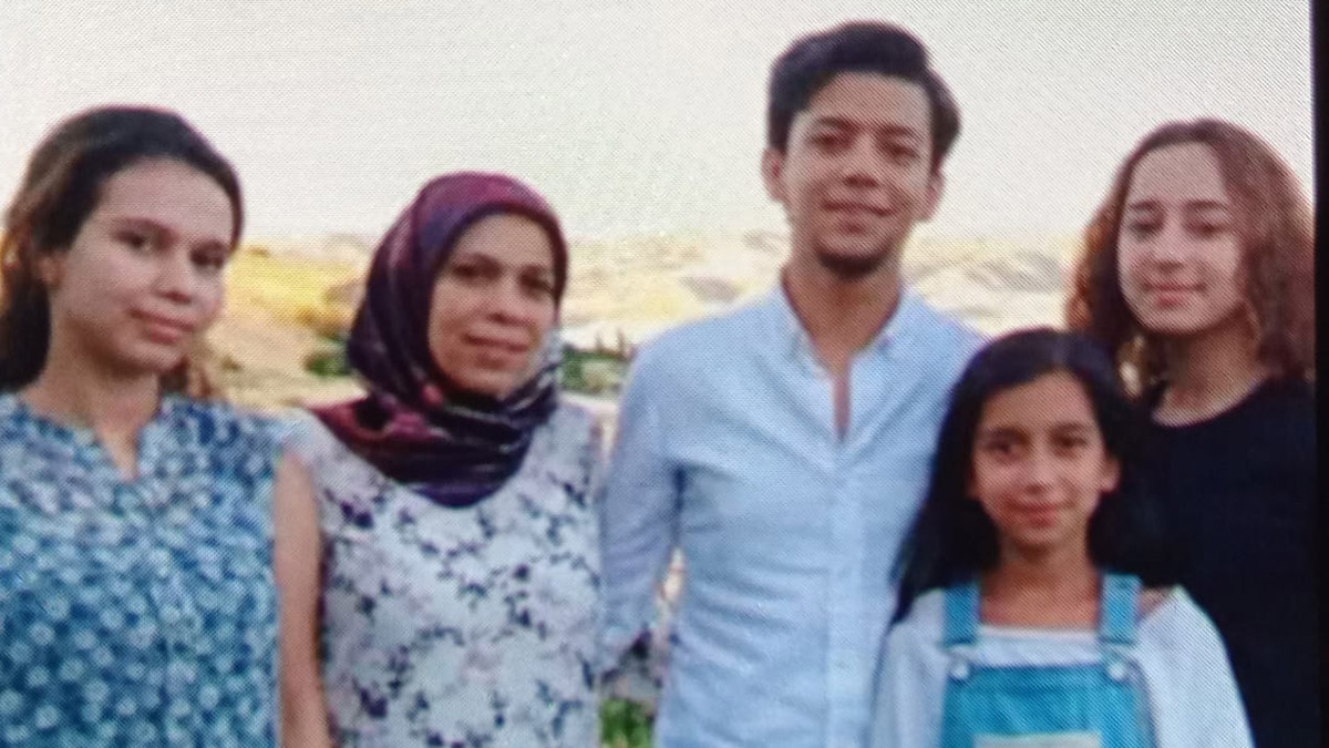 Enkazda ölen anne ve 3 kızı toprağa verildi