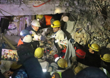 Enkazdan 117 saat sonra sağ çıktı