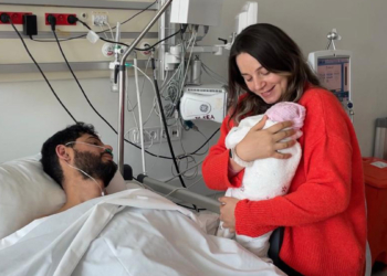Enkazdan 261'inci saatte çıkan Mustafa ailesine kavuştu