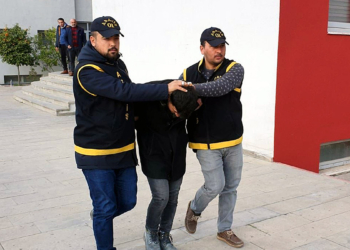Enkazdan çaldığı kredi kartlarıyla harcama yapmış