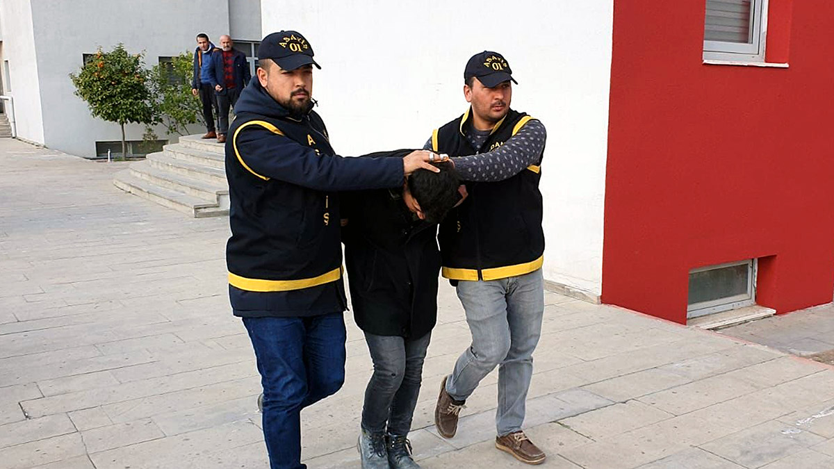 Enkazdan çaldığı kredi kartlarıyla harcama yapmış