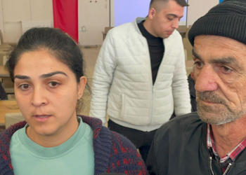 Enkazdan kendi imkanlarıyla çıkıp, 3 çocuğunu kurtardı