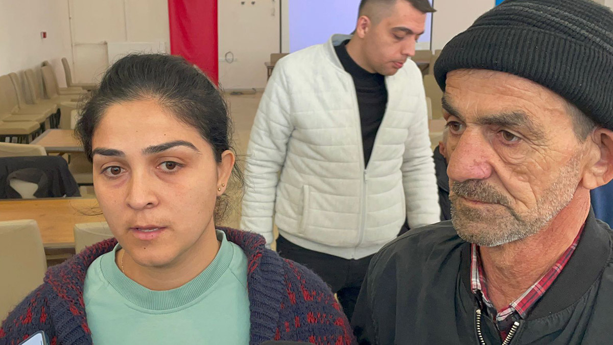 Enkazdan kendi imkanlarıyla çıkıp, 3 çocuğunu kurtardı