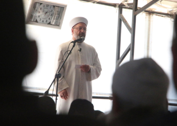 Erbaş, çadır mescitte cuma namazı kıldırdı