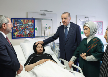 Erdoğan, Aleyna Ölmez'i hastanede ziyaret etti