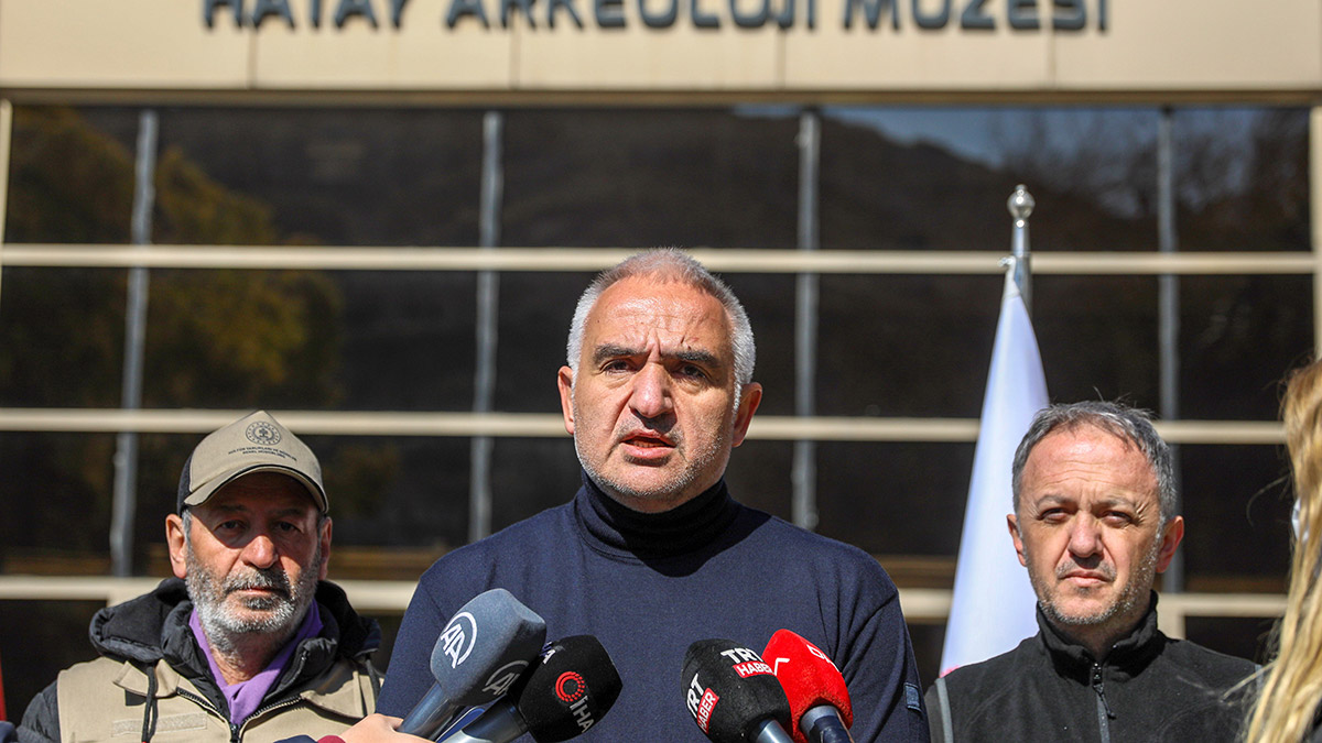 Ersoy, Antakya'da hasar alan tarihi yapıları inceledi