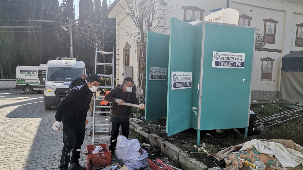 Eskişehir’den deprem bölgesine seyyar tuvalet