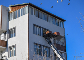 Gaziantep'te ağır hasarlı binalardan eşya alımı durduruldu