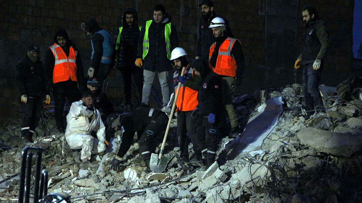 Gaziantep'te arama - kurtarma gece boyu devam etti