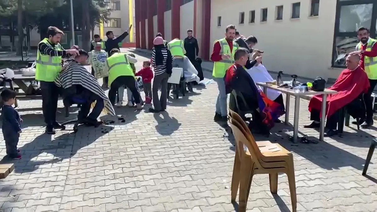 Gonullu berberler deprem bolgesindea - yaşam - haberton