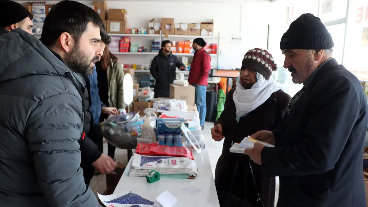 Gonullu eczacilardam depremzedelere ucretsiz ilacs - yaşam - haberton