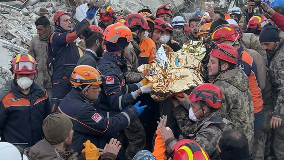 Hakan Yasinoğlu 278 saat sonra enkazdan sağ çıktı