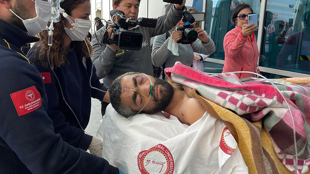 Hakan Yasinoğlu 278'inci saatte enkazdan sağ çıkarıldı