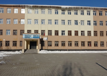 Hakkari'de 3 okula deprem riski nedeniyle tahliye