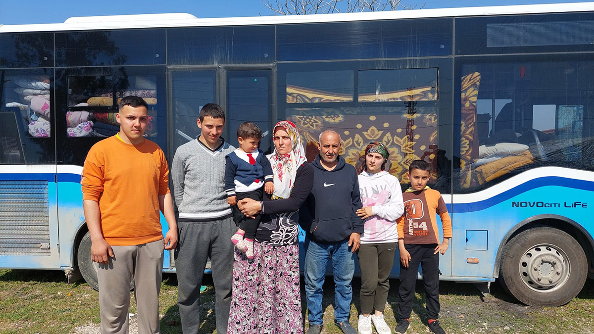 Halk otobüsü, 7 kişilik Akıncı ailesinin evi oldu
