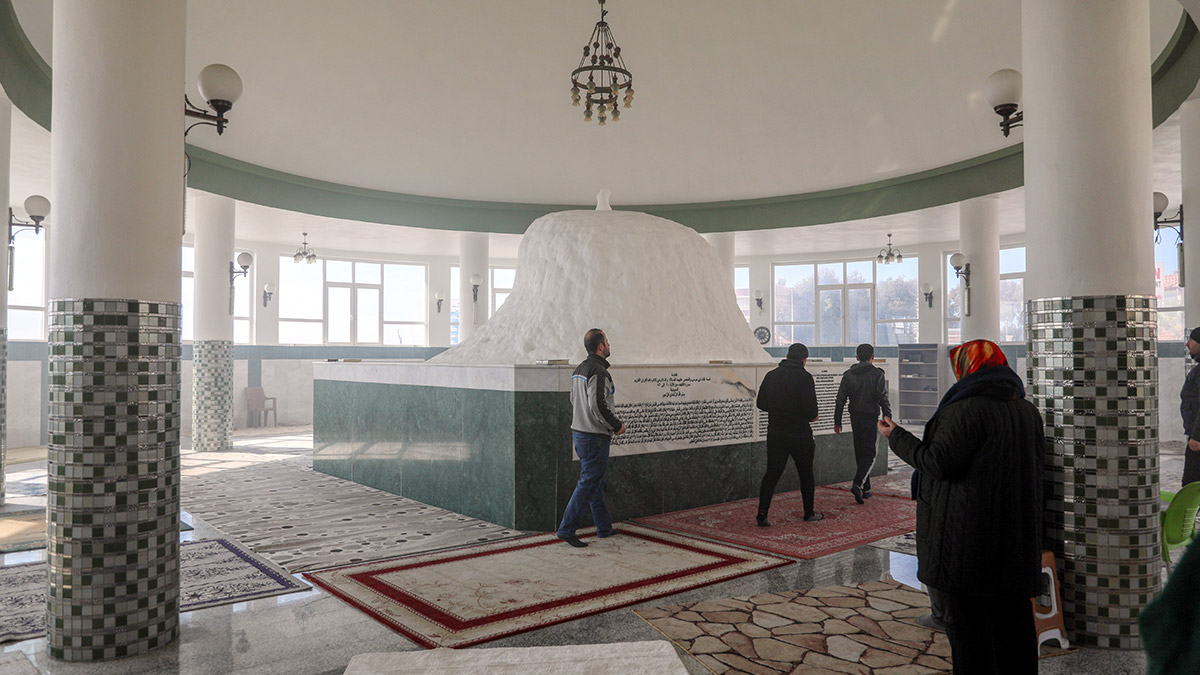 Hatay'daki 'Hızır Türbesi' depremden etkilenmedi