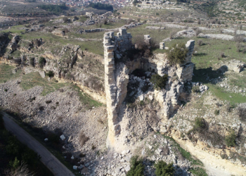 Hatay'daki Koz Kalesi de depremde hasar gördü