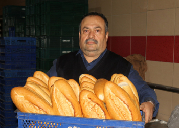 Hataylı fırıncı ekmek ihtiyacı için şehri terk etmedi