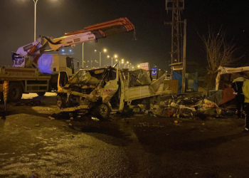 İki kamyonet askeri araca çarptı; 2 ölü, 4 yaralı